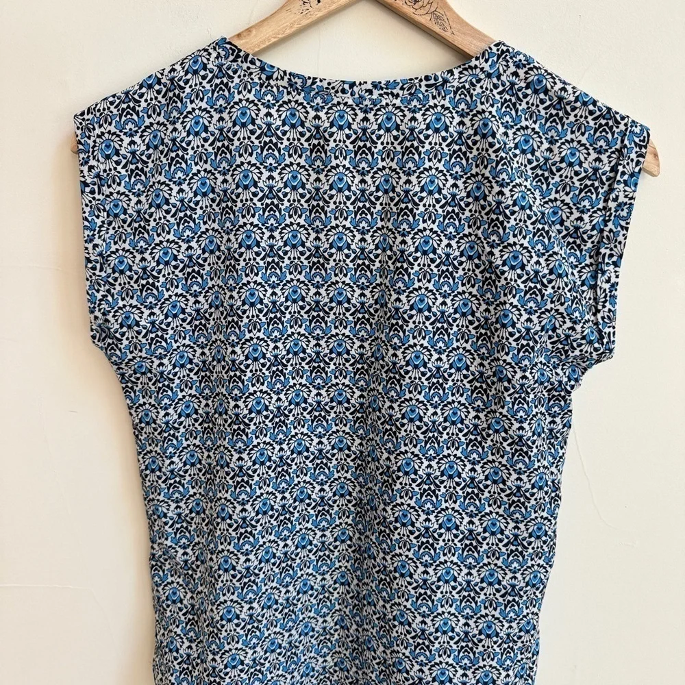 J Crew Blue Foulard Print Cap Short Sleeve Scoop Neck Womens Size 0 Pullover NEW